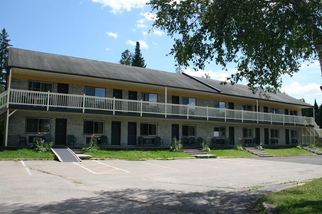 La Cuillere A Pot Hotel แซงต์-โดนาต์-เดอ-มงกาล์ม ภายนอก รูปภาพ