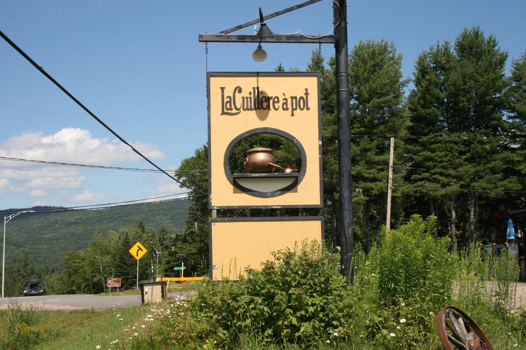 La Cuillere A Pot Hotel แซงต์-โดนาต์-เดอ-มงกาล์ม ภายนอก รูปภาพ
