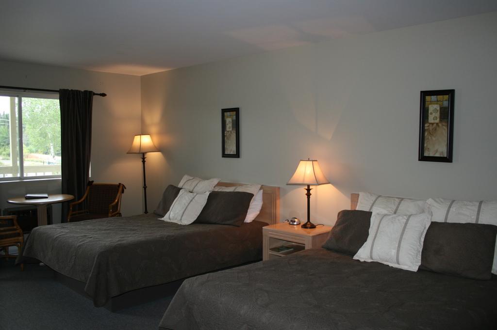 La Cuillere A Pot Hotel แซงต์-โดนาต์-เดอ-มงกาล์ม ภายนอก รูปภาพ