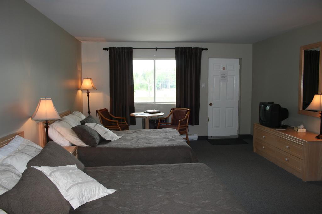 La Cuillere A Pot Hotel แซงต์-โดนาต์-เดอ-มงกาล์ม ห้อง รูปภาพ