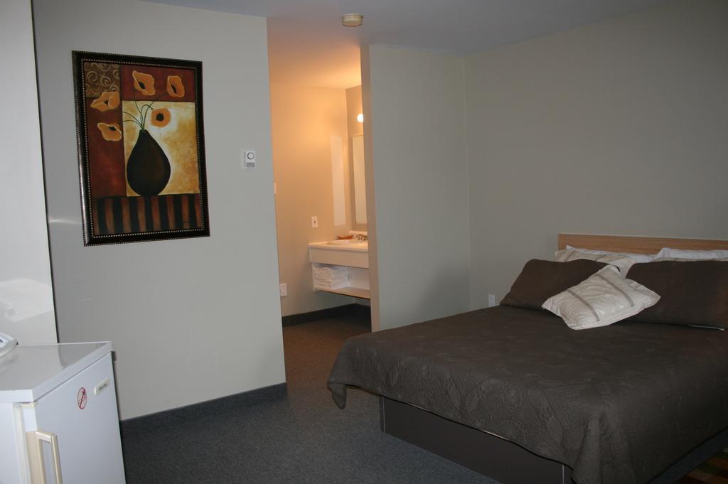 La Cuillere A Pot Hotel แซงต์-โดนาต์-เดอ-มงกาล์ม ห้อง รูปภาพ